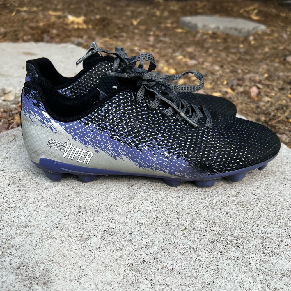 DSG Speed Viper Soccer Cleats Silver Purple Black Size 6 big boy/girl unisex